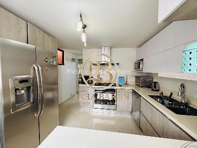 Casa de 4 alcobas en venta en Los Naranjos, Medellín, 220 m² · foto 2 de 19