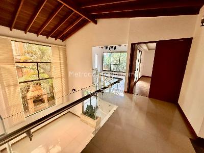Casa de 4 alcobas en venta en Urbanización Monte Carmelo, Sabaneta, 750 m² · foto 3 de 20