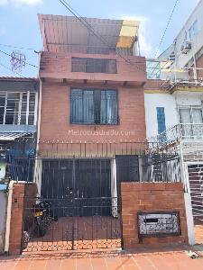 Casa de 4 alcobas en venta en El Cedro, Cali, 258 m² · foto 2 de 17