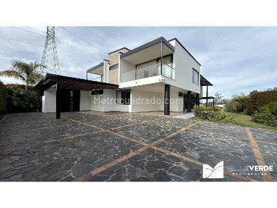 Casa de 5 alcobas en arriendo en Llanogrande, Rionegro, 1600 m² · foto 2 de 20