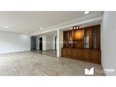 Apartamento de 3 alcobas en arriendo en Manila, Medellín, 245 m² · foto 3 de 19