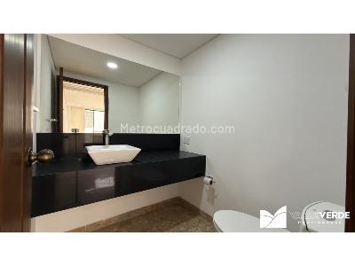 Apartamento de 3 alcobas en arriendo en Manila, Medellín, 245 m² · foto 9 de 19