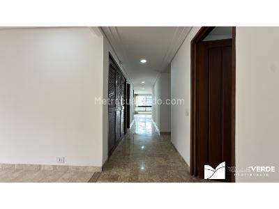 Apartamento de 3 alcobas en arriendo en Manila, Medellín, 245 m² · foto 10 de 19