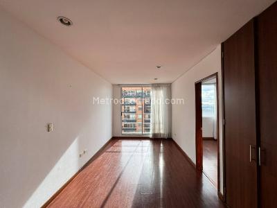 Apartaestudio en venta en Chapinero Alto, Bogotá, 42 m² · foto 2 de 16