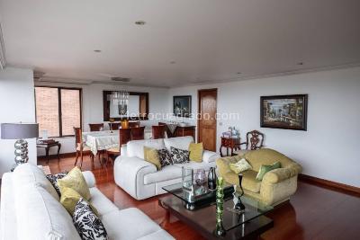 Apartamento de 3 alcobas en venta en Chico Norte, Bogotá, 184 m² · foto 2 de 20