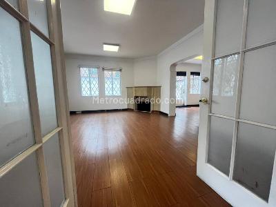 Casa de 5 alcobas en arriendo en Chapinero Alto, Bogotá, 285 m² · foto 3 de 17