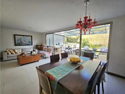 Casa de 3 alcobas en venta en Loma Del Chocho, Envigado, 220 m² · foto 2 de 17