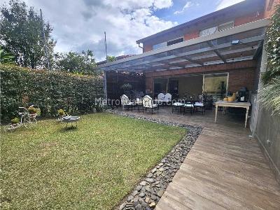 Casa de 3 alcobas en venta en Loma Del Chocho, Envigado, 220 m² · foto 6 de 17