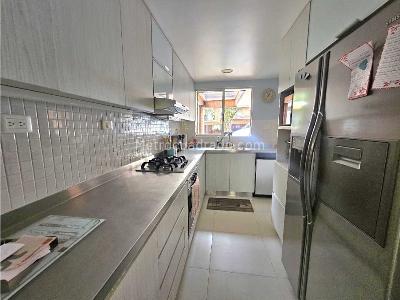 Casa de 3 alcobas en venta en Loma Del Chocho, Envigado, 220 m² · foto 9 de 17