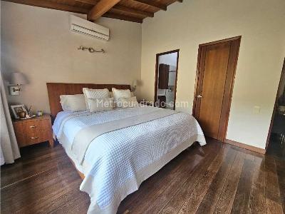 Casa de 3 alcobas en venta en Loma Del Chocho, Envigado, 220 m² · foto 12 de 17