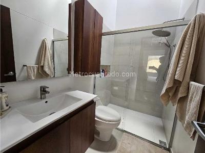 Casa de 3 alcobas en venta en Loma Del Chocho, Envigado, 220 m² · foto 13 de 17