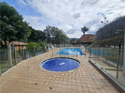 Casa de 3 alcobas en venta en Loma Del Chocho, Envigado, 220 m² · foto 16 de 17