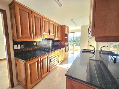 Apartamento de 3 alcobas en venta en San Lucas, Medellín, 170 m² · foto 8 de 14