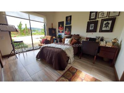 Casa de 3 alcobas en venta en Indiana, Envigado, 1850 m² · foto 14 de 20