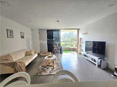 Apartamento de 2 alcobas en venta en Loma Del Escobero, Envigado, 76 m² · foto 1 de 12