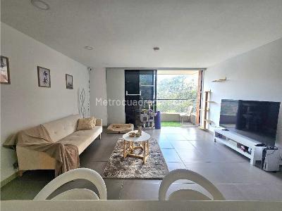 Apartamento de 2 alcobas en venta en Loma Del Escobero, Envigado, 76 m² · foto 2 de 12
