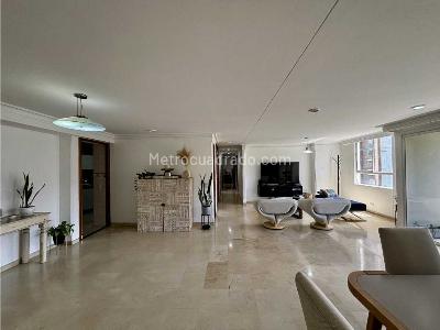 Apartamento de 3 alcobas en venta en El Tesoro, Medellín, 154 m² · foto 8 de 20