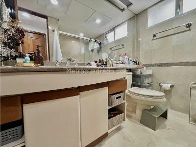 Apartamento de 3 alcobas en venta en El Tesoro, Medellín, 154 m² · foto 16 de 20