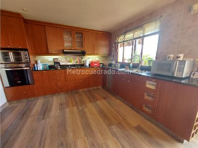 Casa de 5 alcobas en venta en Loma Del Escobero, Envigado · foto 10 de 20