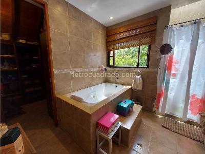 Casa de 5 alcobas en venta en Loma Del Escobero, Envigado · foto 11 de 20