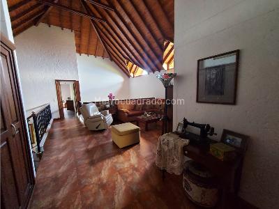 Casa de 5 alcobas en venta en Loma Del Escobero, Envigado · foto 14 de 20