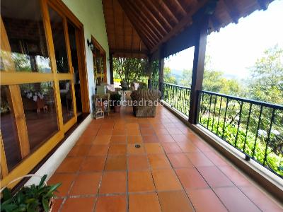 Casa de 5 alcobas en venta en Loma Del Escobero, Envigado · foto 15 de 20