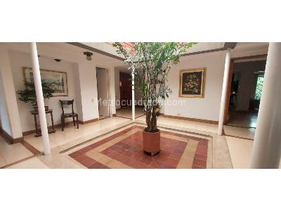 Casa de 3 alcobas en venta en Los Balsos, Medellín, 1000 m² · foto 2 de 9