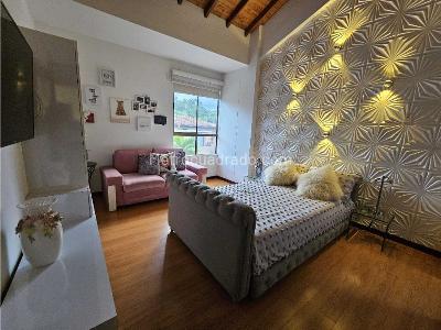 Casa de 3 alcobas en venta en La Sebastiana, Envigado, 355 m² · foto 16 de 19