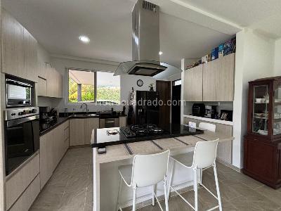 Casa de 4 alcobas en venta en Cerritos, Pereira, 1660 m² · foto 2 de 20