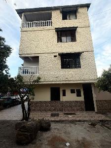 Casa de 5 alcobas en arriendo en Barrio San Antonio, Villavicencio, 300 m² · foto 3 de 18