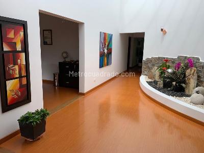 Casa de 3 alcobas en venta en Valles De La Alhambra, Manizales, 284 m² · foto 11 de 13
