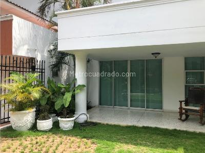 Casa de 4 alcobas en venta en Altos De Riomar, Barranquilla, 311 m² · foto 2 de 19