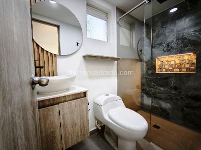 Apartamento de 2 alcobas en venta en El Poblado Loma Del Indio, Medellín, 58 m² · foto 4 de 15