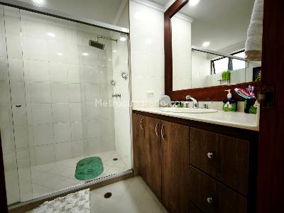 Apartamento de 4 alcobas en venta en El Poblado Loma De Los Parra, Medellín, 145 m² · foto 17 de 19