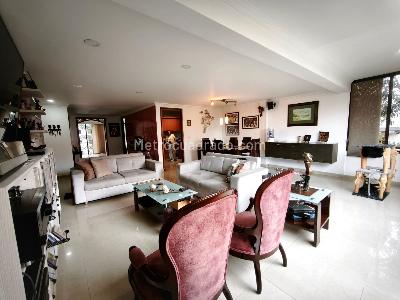 Apartamento de 4 alcobas en venta en El Poblado Loma De Los Parra, Medellín, 145 m² · foto 2 de 19