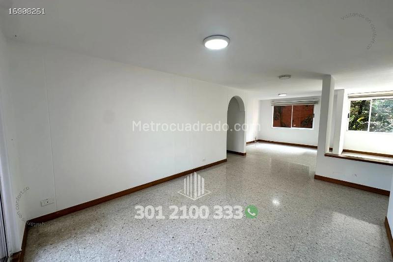 Exclusive 3BR Apartment in Castropol - 4