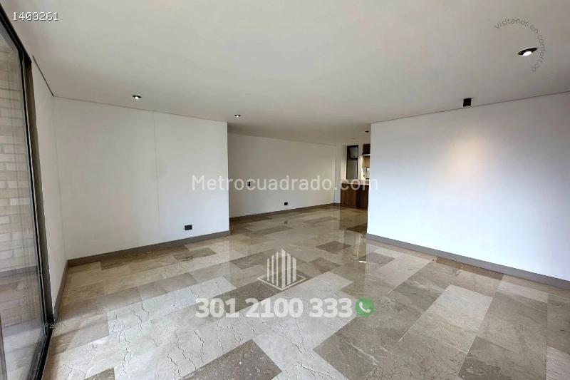 Luxury 3BR Apartment in Los Parra - 4