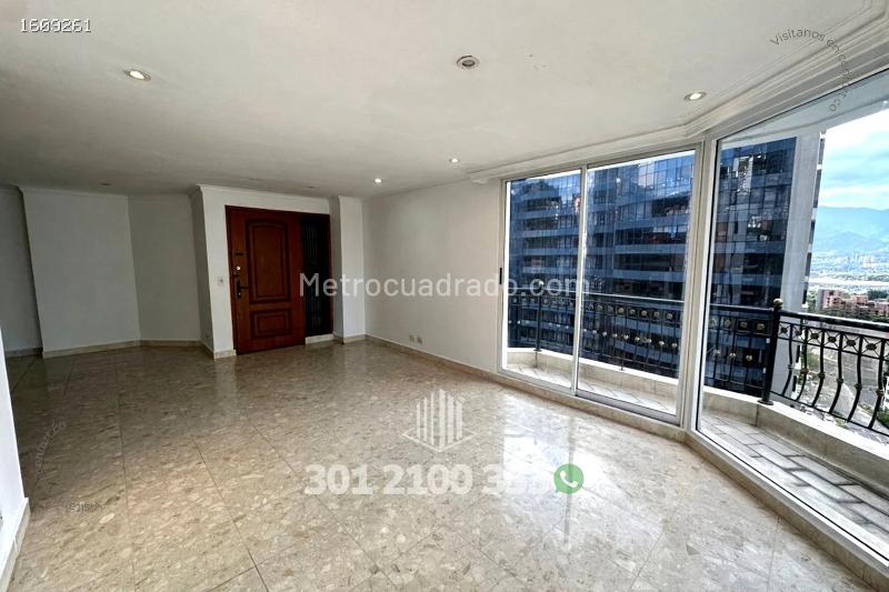 Exclusive 3BR Apartment in Los Parra - 3