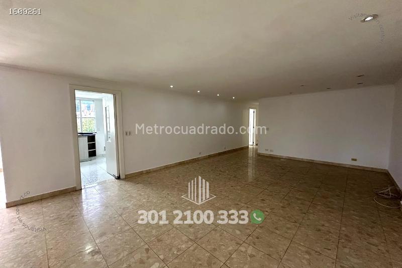 Exclusive 3BR Apartment in Los Parra - 4