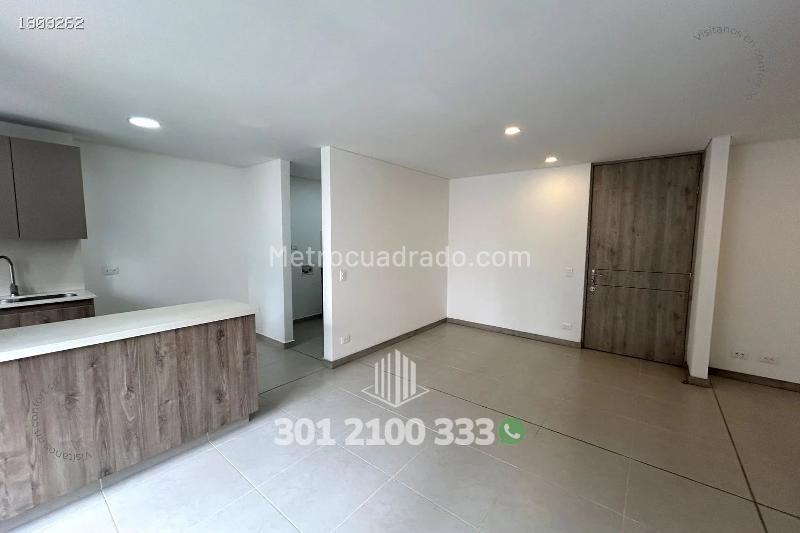 Exclusive 3BR Apartment in Esmeraldal - 3