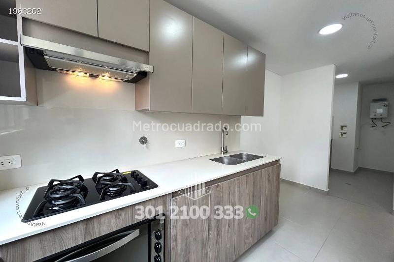 Exclusive 3BR Apartment in Esmeraldal - 4