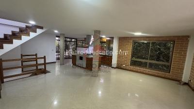 Casa de 4 alcobas en venta en Aves Maria, Sabaneta, 217 m² · foto 3 de 20