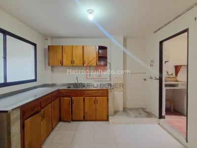Casa de 5 alcobas en venta en Holanda, Sabaneta, 140 m² · foto 2 de 20