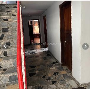 Casa de 5 alcobas en venta en Ingles, Bogotá, 310 m² · foto 2 de 10