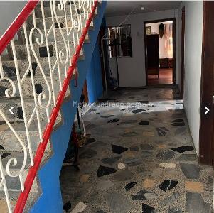 Casa de 5 alcobas en venta en Ingles, Bogotá, 310 m² · foto 3 de 10