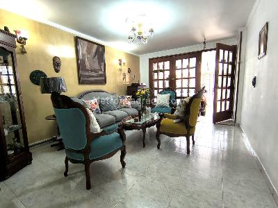 Casa de 3 alcobas en venta en Castilla, Bogotá, 145 m² · foto 2 de 20