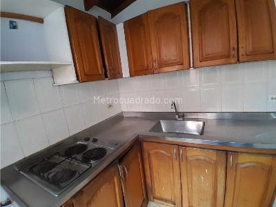 Casa de 5 alcobas en arriendo en Centro, Medellín, 235 m² · foto 2 de 8