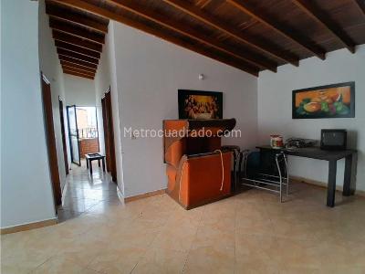 Casa de 5 alcobas en arriendo en Centro, Medellín, 235 m² · foto 3 de 8