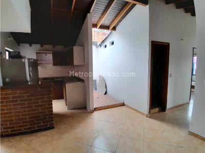Casa de 5 alcobas en arriendo en Centro, Medellín, 235 m² · foto 5 de 8