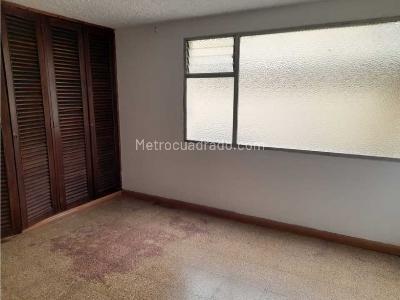 Casa de 4 alcobas en arriendo en La Floresta, Medellín, 114 m² · foto 5 de 15